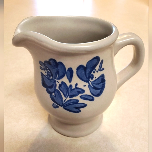 Pfaltzgraff Yorktowne Creamer - Picture 1 of 3